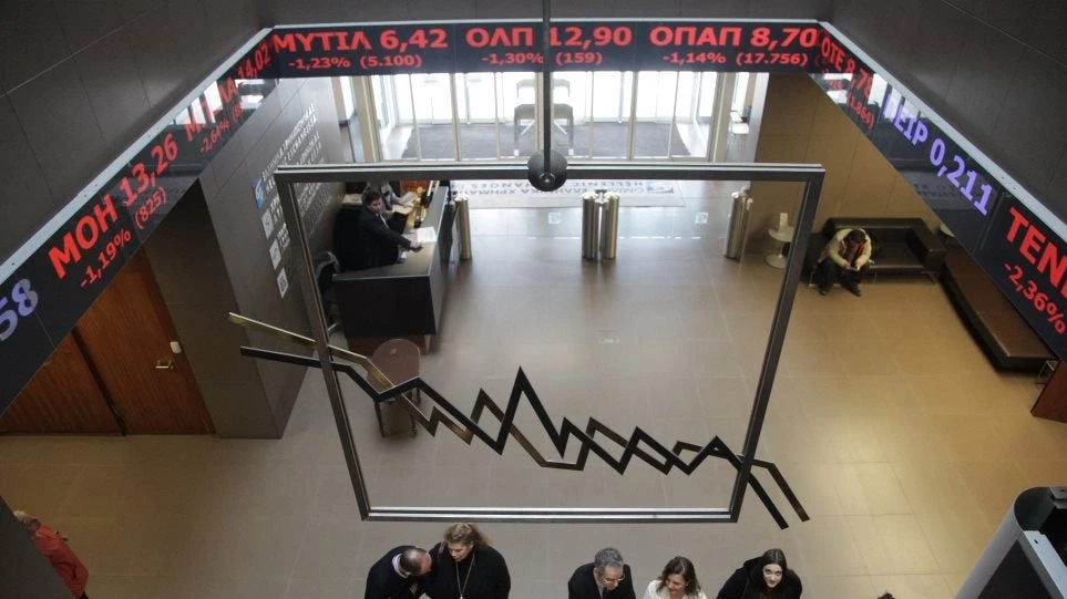 Κύκλοι ΥΠΟΙΚ για τραπεζικό κραχ: Το Bloomberg δημιούργησε κλίμα και οι αγορές υπεραντέδρασαν